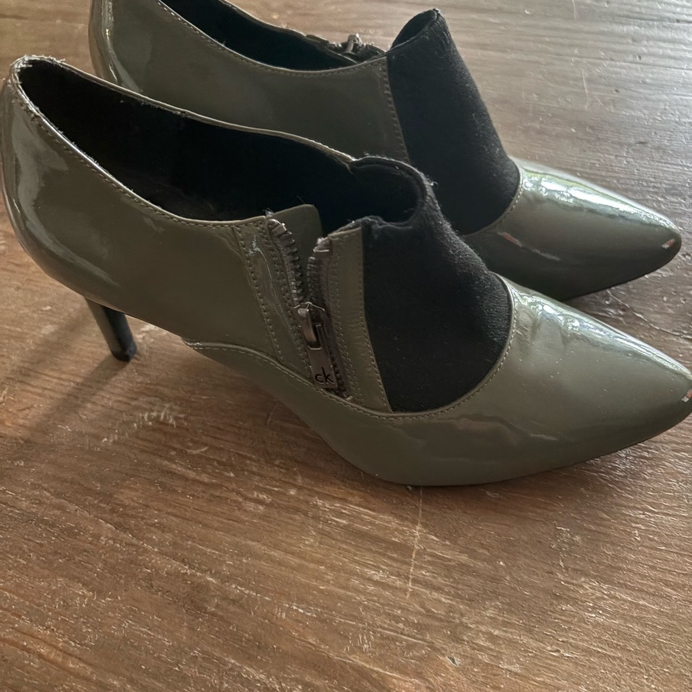 Calvin Klein Jalana Patent Leather Heels. Size 6